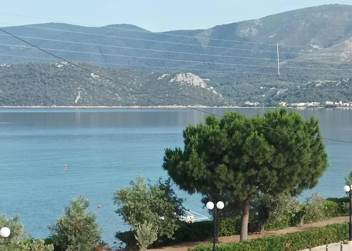Διαμέρισμα Με Θέα Στη Θάλασσα Στα Λουτρά Ωραίας Ελένης